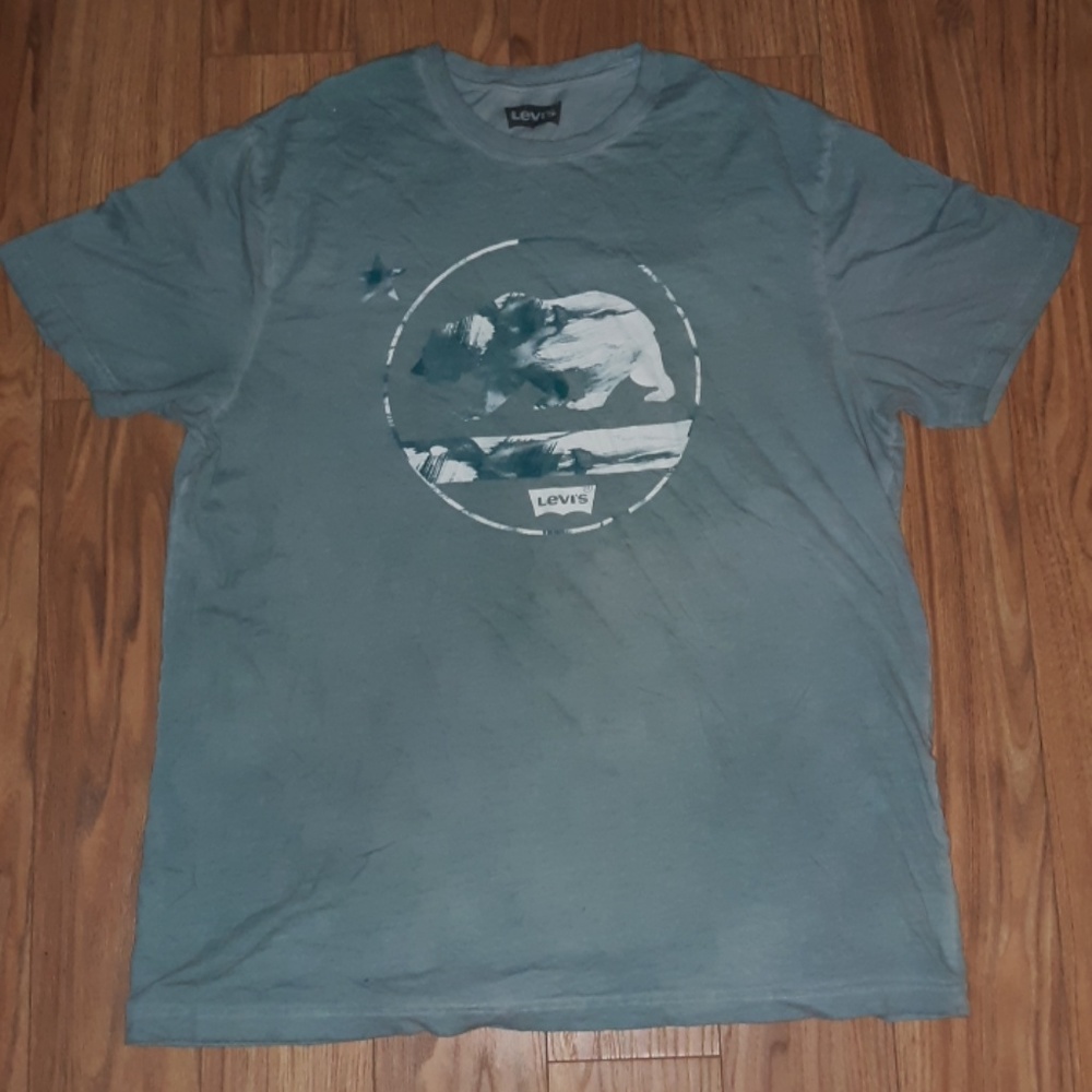 Levi's tshirt